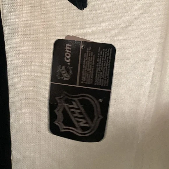 Pittsburgh Penguins shirt - Picture 2 of 4